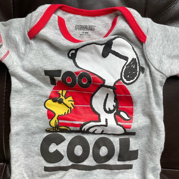 Peanuts Snoopy Joe Cool Short Sleeve Onesie - Picture 2 of 3